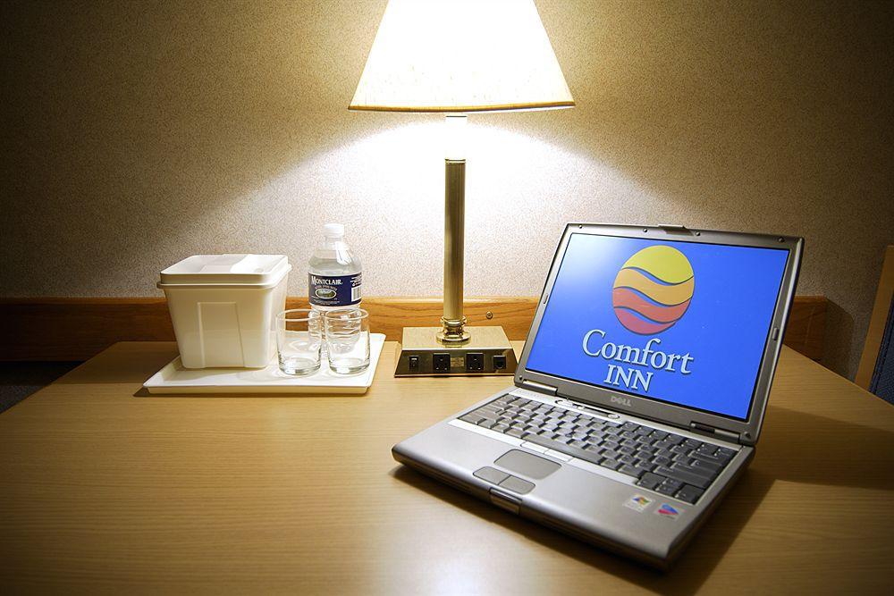 Comfort Inn Pickering Bagian luar foto