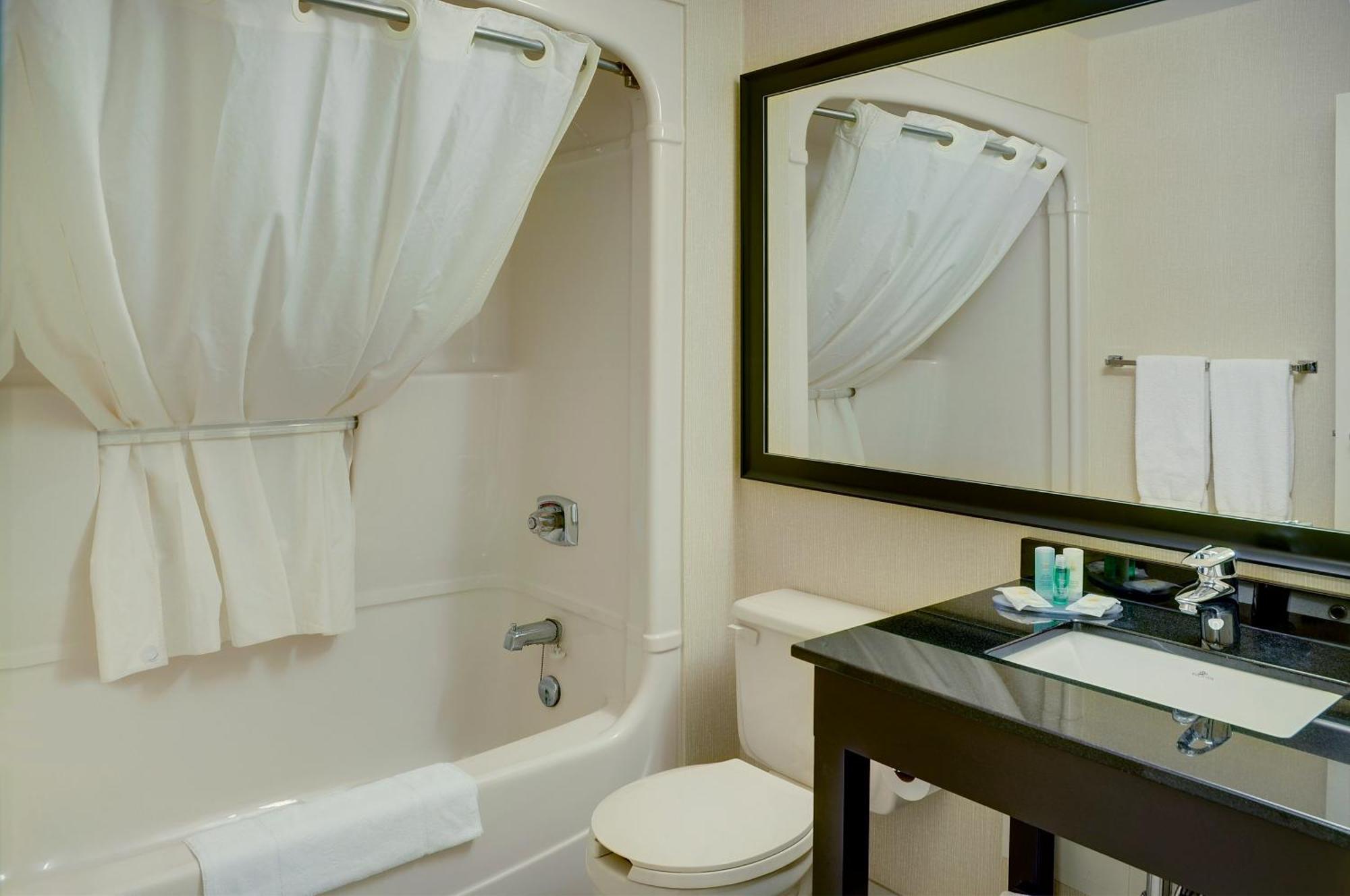 Comfort Inn Pickering Bagian luar foto