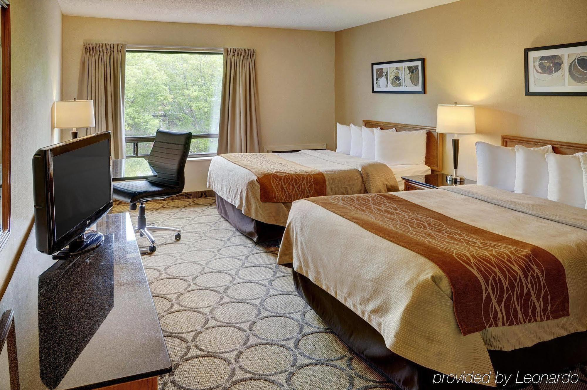 Comfort Inn Pickering Bagian luar foto